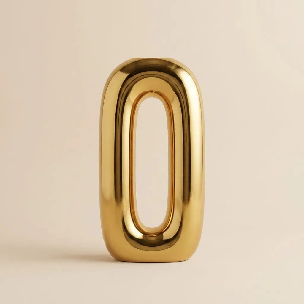Vase Ovale Évidé en Céramique Dorée – Design Annulaire Contemporain