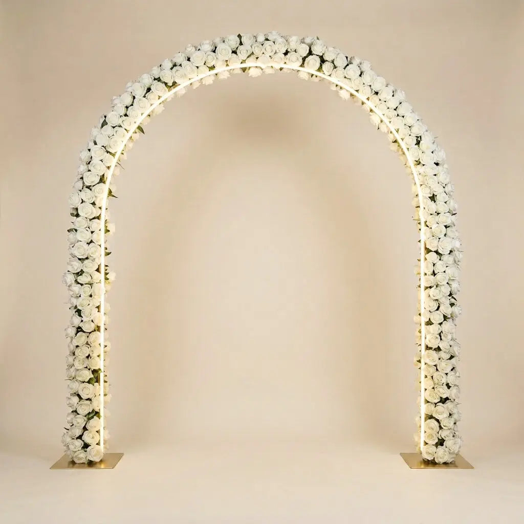Arche de Mariage Ronde Lumineuse LED & Roses Blanches – Décoration Événementielle